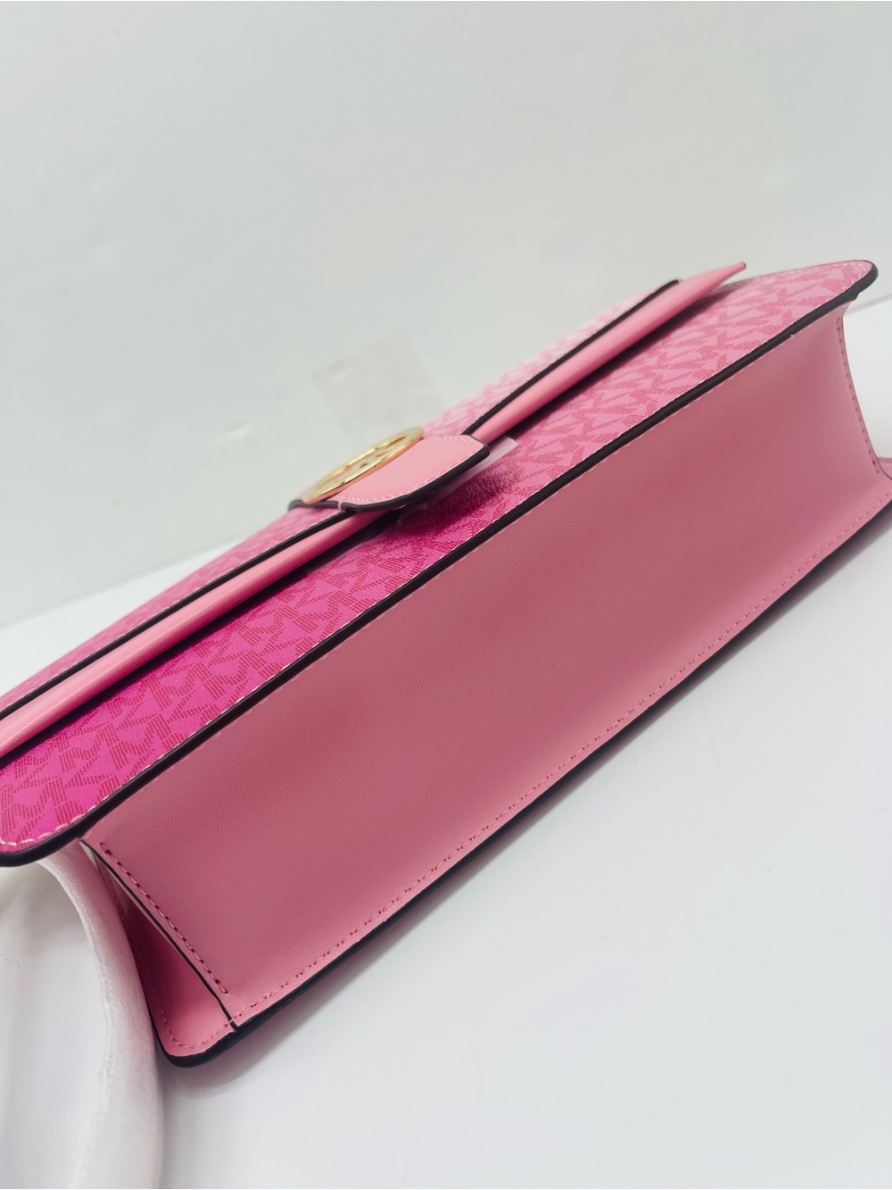 MICHAEL KORS Greenwich Md Ombré Signatur Logo Convertible Shoulder
Carnation
NWT - Picture 5 of 16